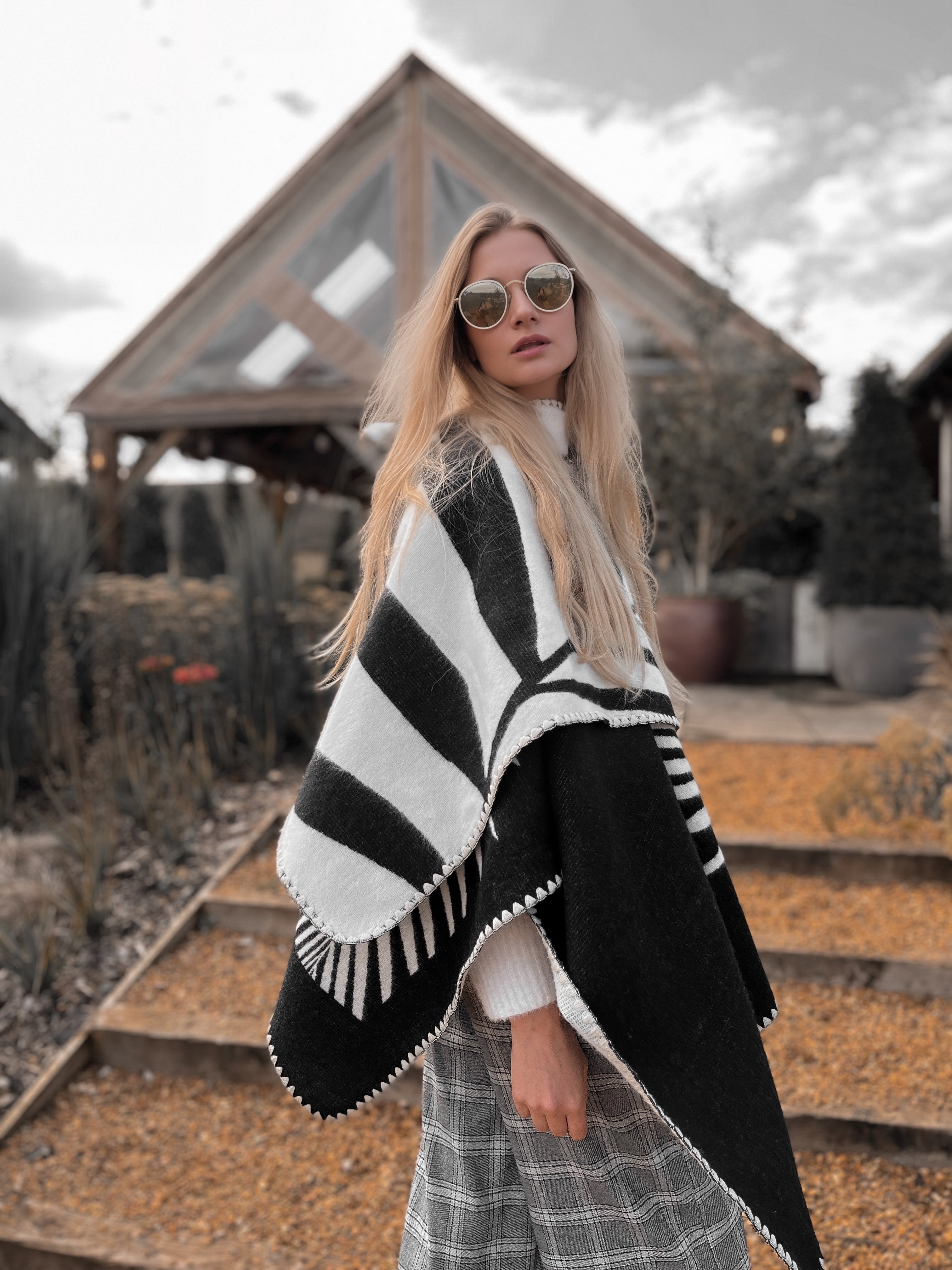 Natura Black Poncho