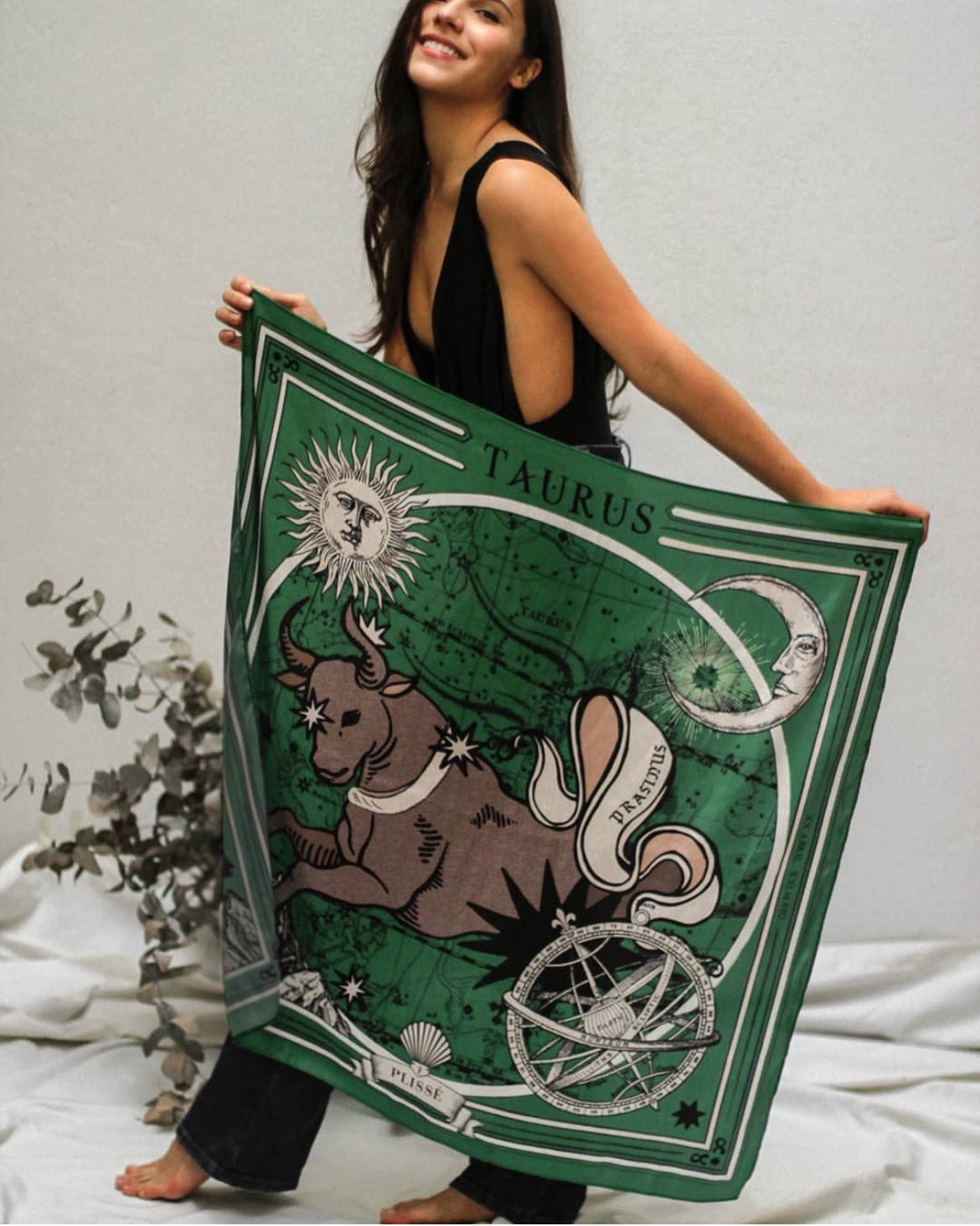 TAURUS Scarf