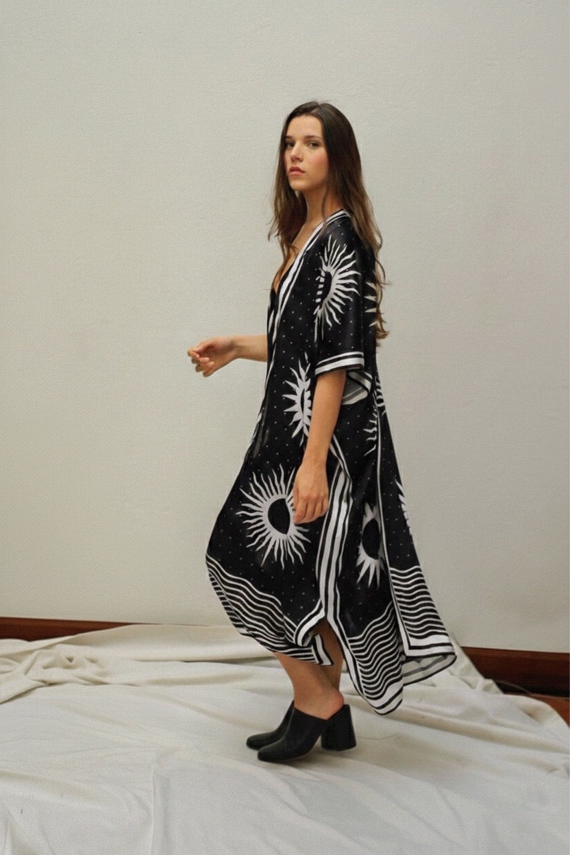 Soles Kimono, Black & White