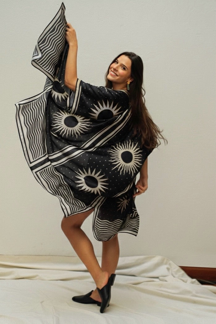 Soles Kimono, Black & White