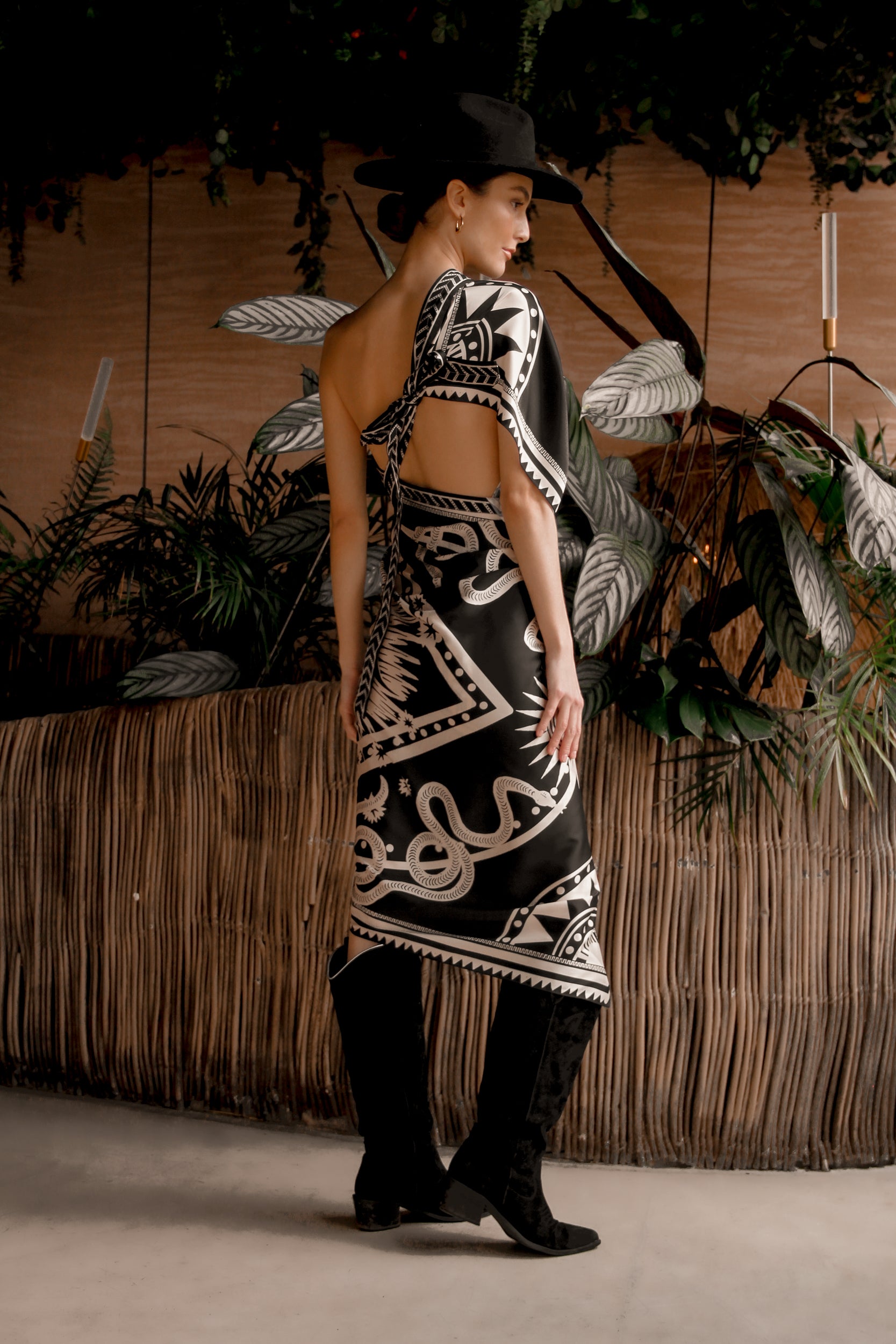 Set Nazar Negro, Seda